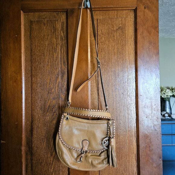 Michael Kors Vintage Round Saddle Bag Bennet Shoulder Bag Tan - Picture 1 of 12